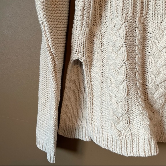 Abercrombie & Fitch Cream Cable Knit Sweater Size Medium - Picture 5 of 16